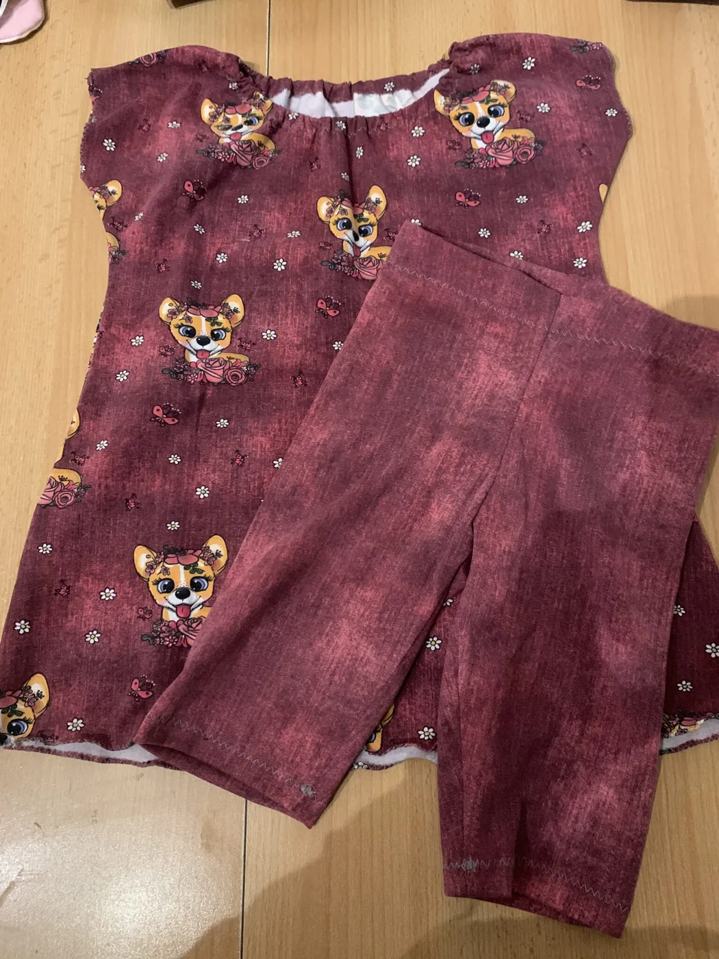 Kleines Baby-Kleidungsstück als Geschenkidee